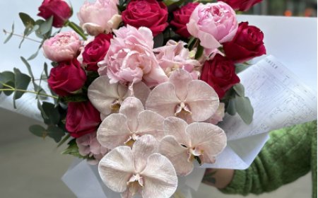 Celebrate Success in Full Bloom: A Guide to Graduation Flowers in Melbourne