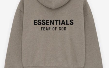 Essentials Hoodie – Minimalist Design, Maximum Impact